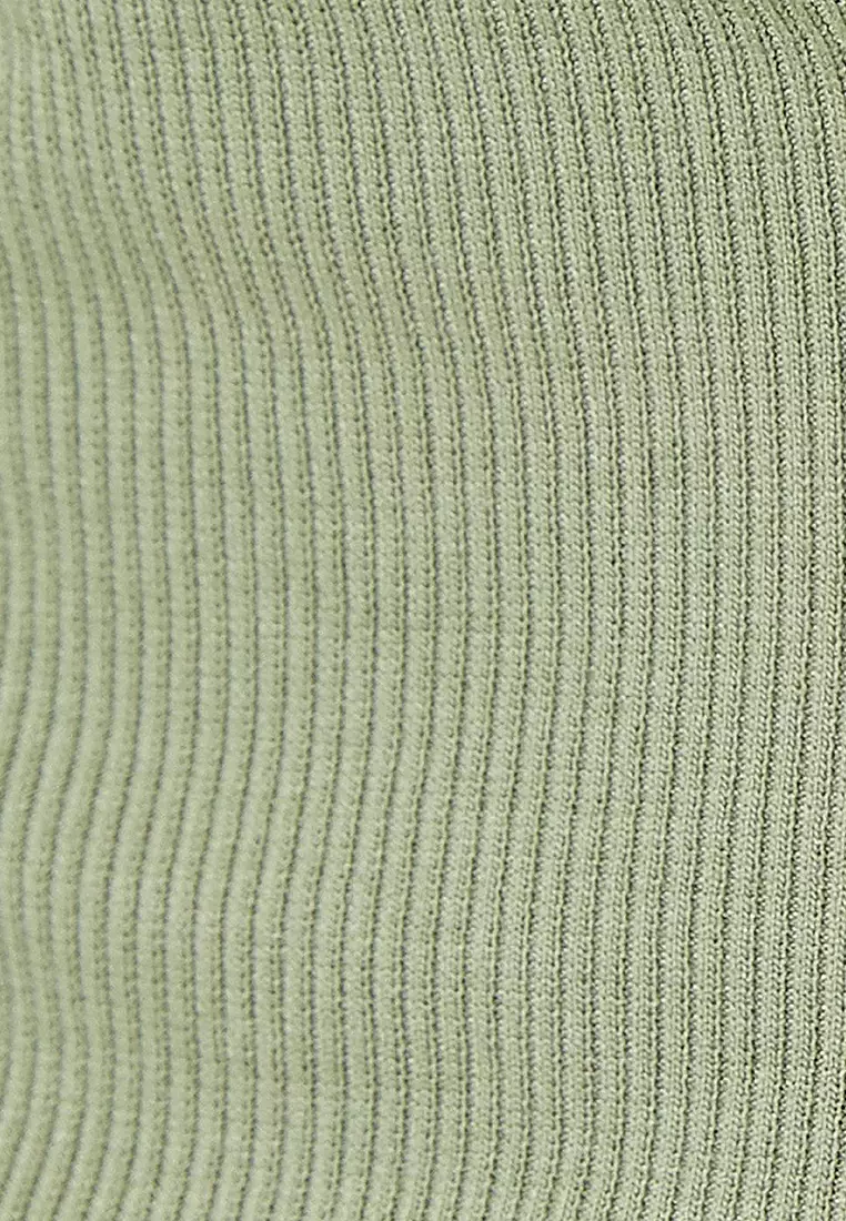 短版V領鈕扣T恤