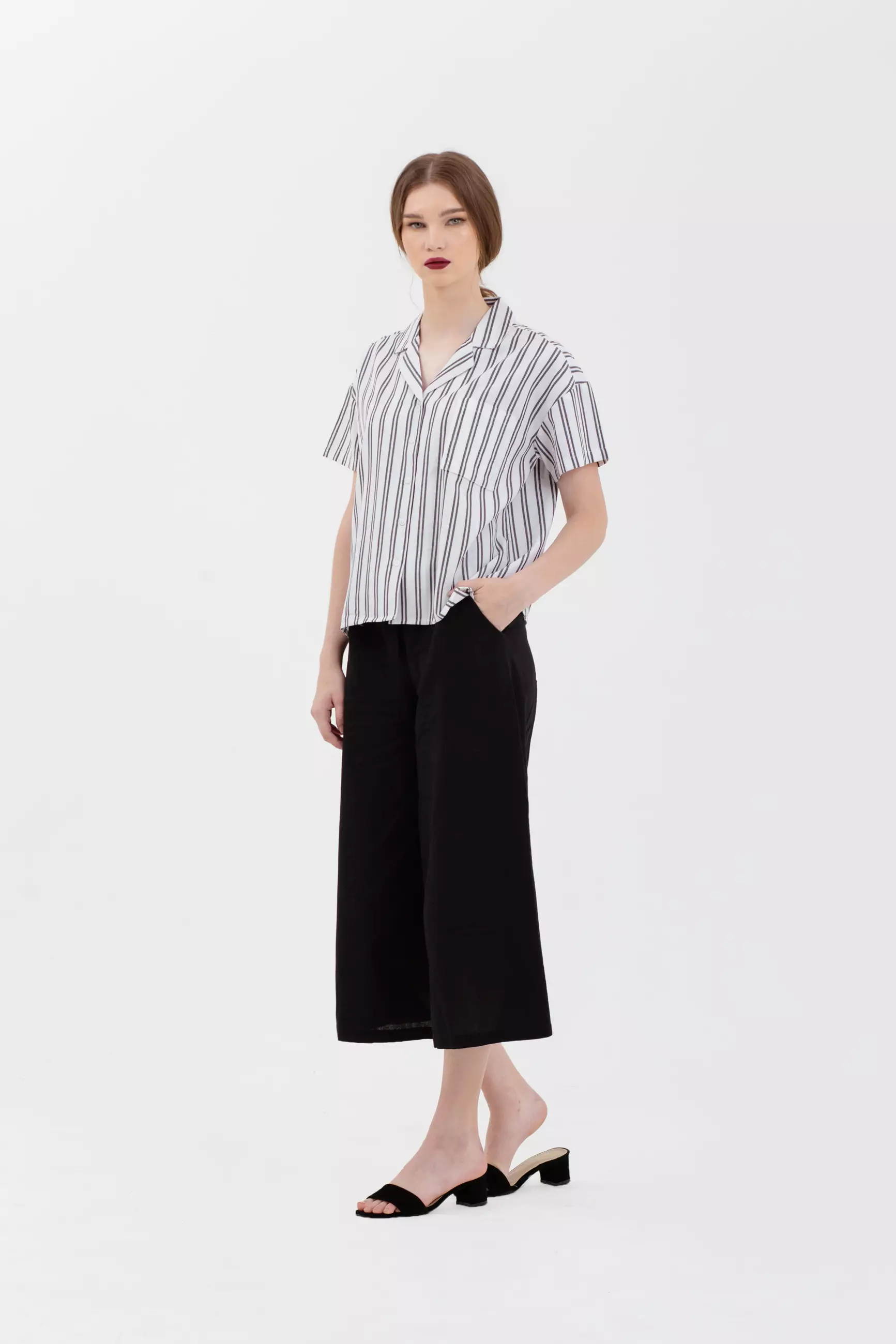 Kemeja Wanita Zelma White Black