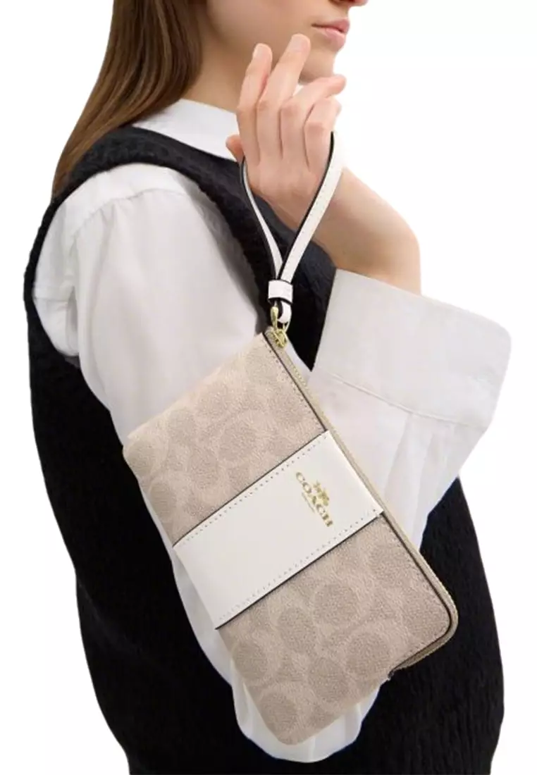 Corner Zip Wristlet In Signature Canvas With Stripe CW854