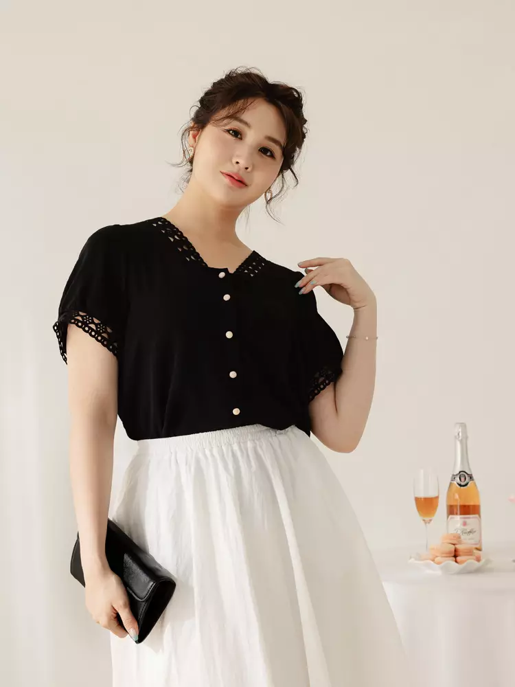 Lace V-neck amber button puff sleeve top [AB19499]