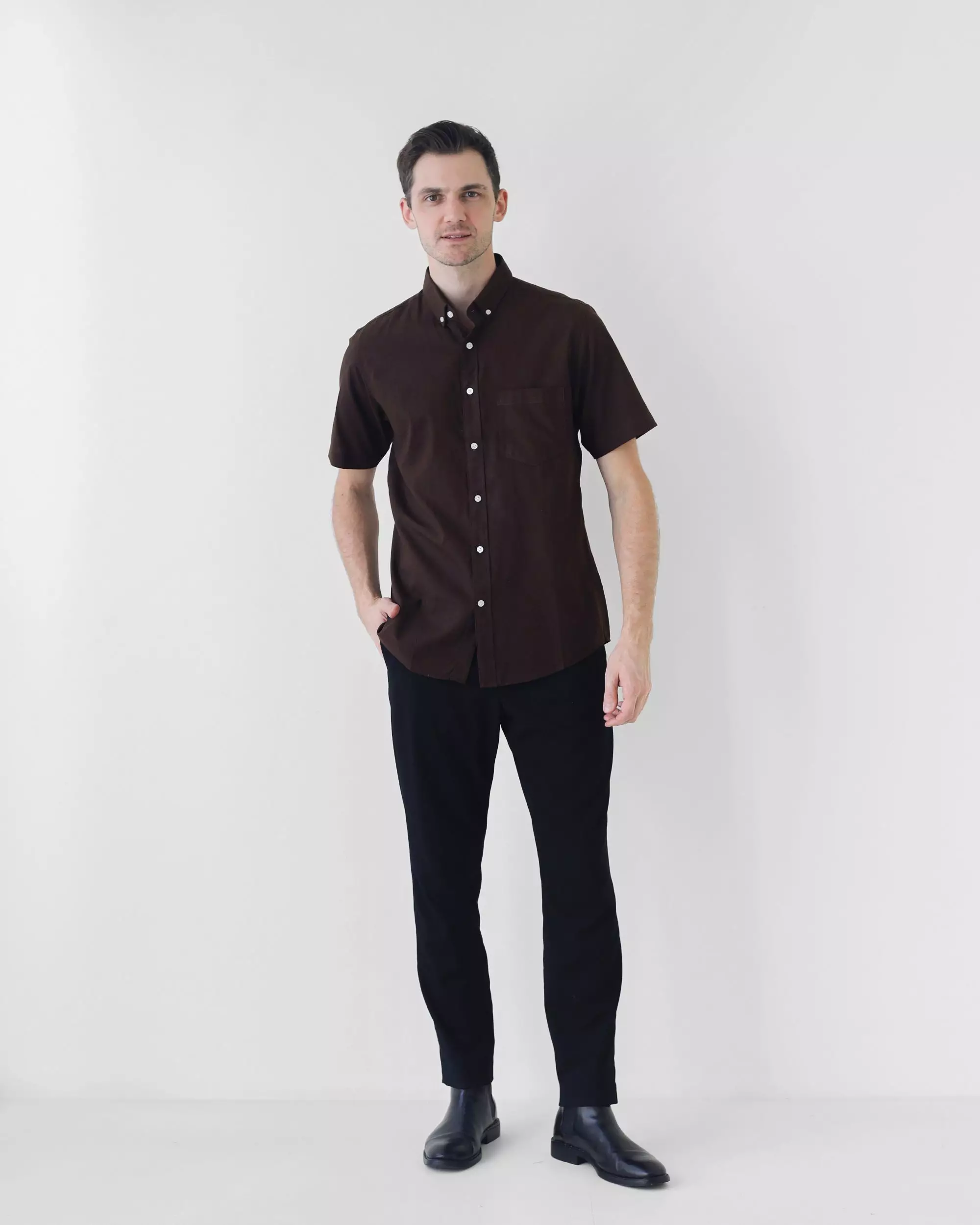 Cotton Well Ben Short Sleeve Oxford Shirt Chocolate | Kemeja Pria Lengan Pendek Basic Polos Coklat Tua 