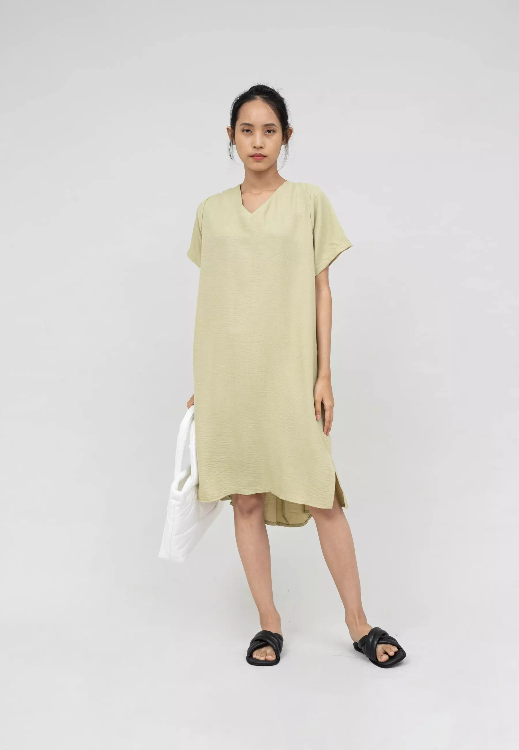 Houseofcuff Magnolia Dress in Beige Dress Oversized Bahan Crinkle