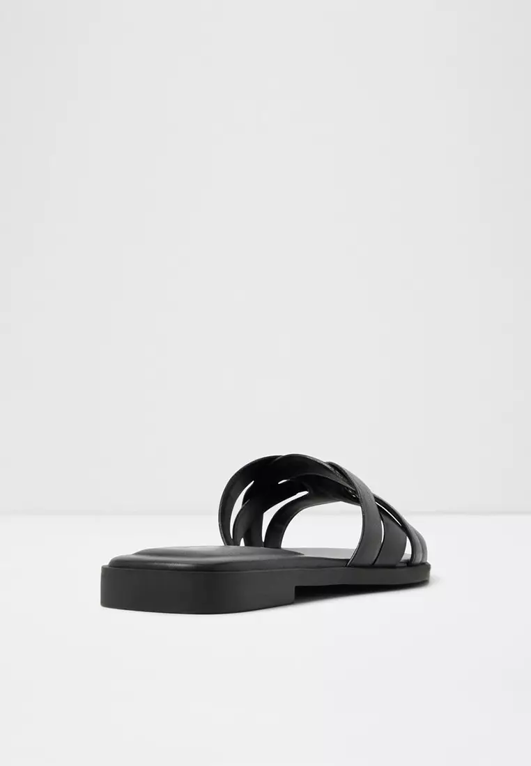 Jennaleriel -In Flat Sandals