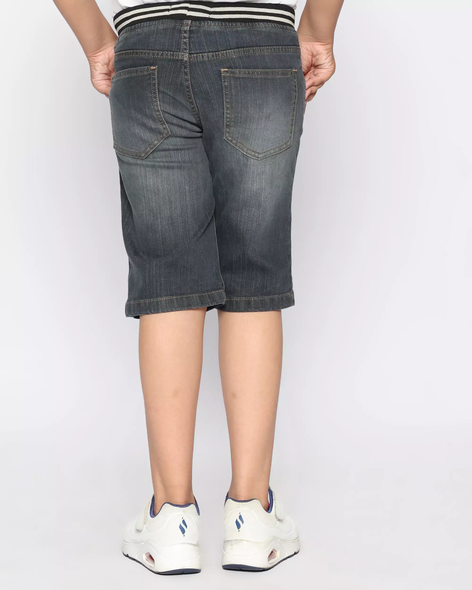 Celana Pendek Anak Laki Jeans Rib Gray With Model - FORTUNES