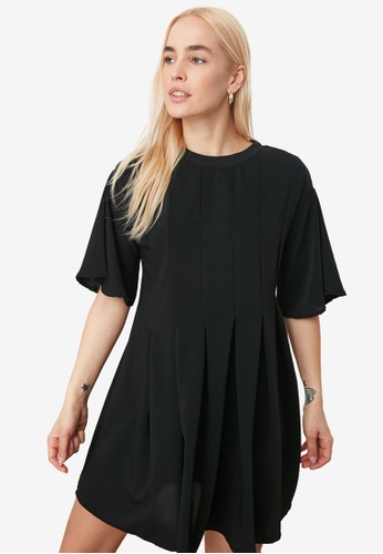 Trendyol black Short Sleeve Pleated Swing Dress E284DAA7F3FC19GS_1