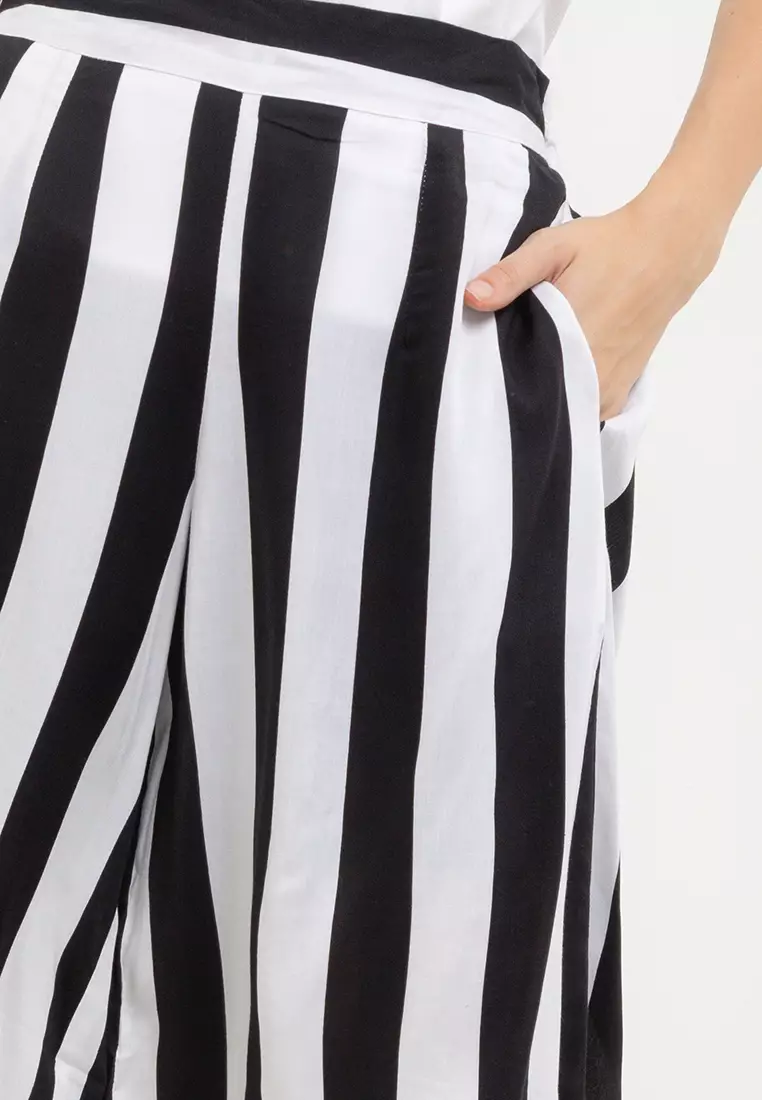 Celana Pendek Kulot Garis Besar