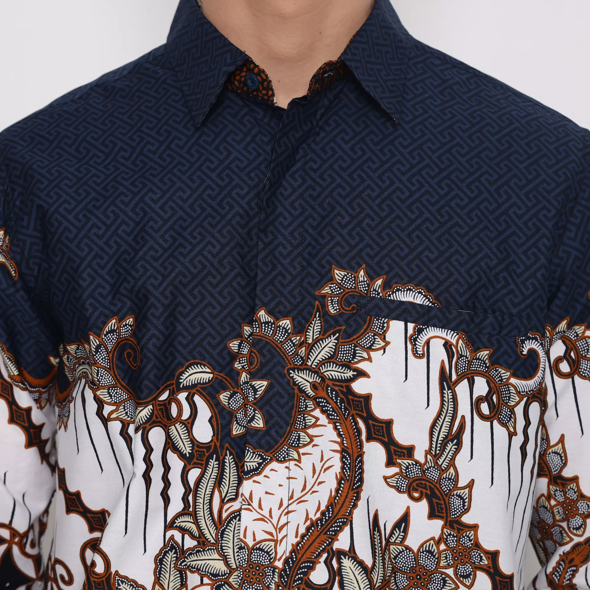 Platini Kemeja Batik Pria Lengan Panjang Katun Navy 36044