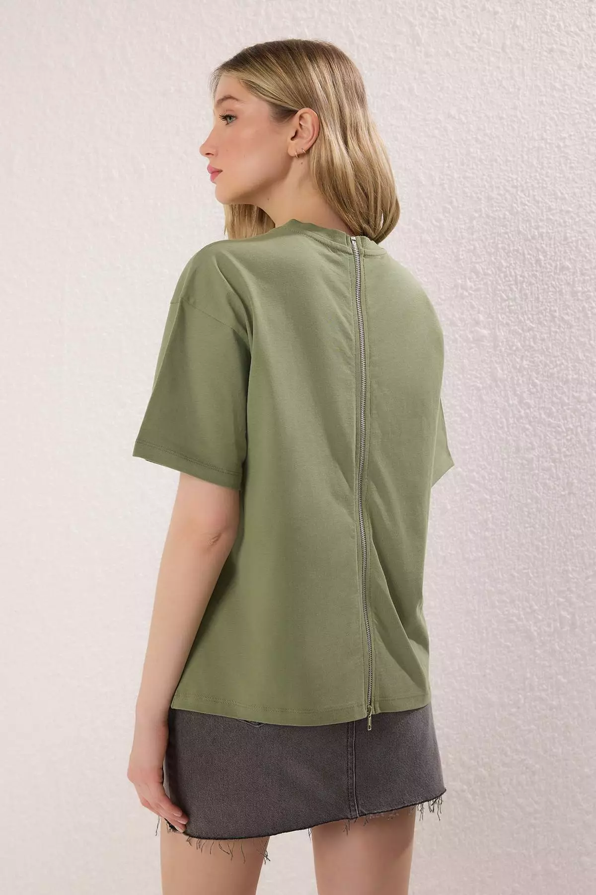 Khaki 100% Cotton Zipper Detailed Relaxed/Comfortable Fit Knitted T-Shirt Twoss24Ts00272