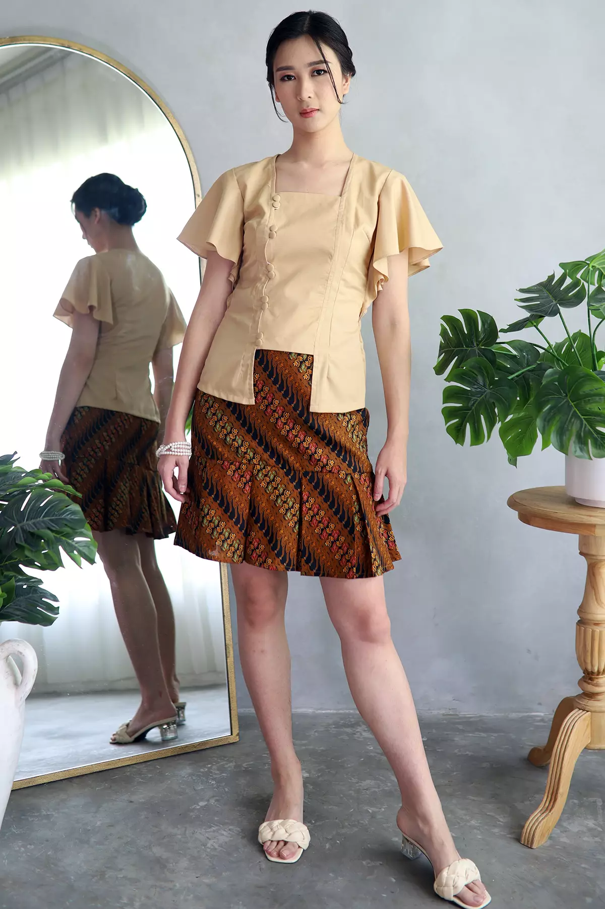 Soraya Dainty Beige Kebaya