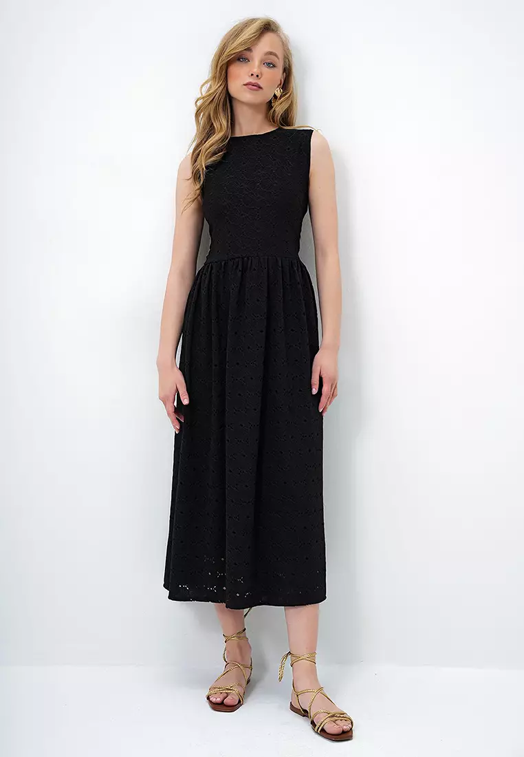 Women's Black Hidden Zipper Sleeveless Premium Guipure Dress Alc-X14143