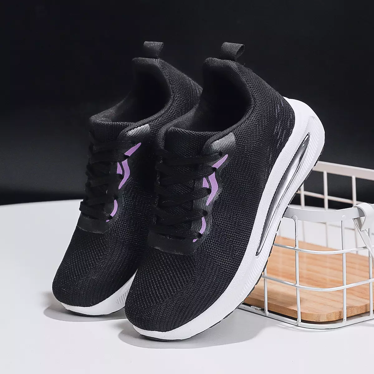 Sneakers Harian Nyaman & Modis – Gaya Simpel ala Korea Look