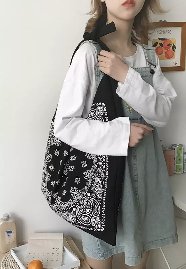 個性綁帶帆布單肩包 CA072921