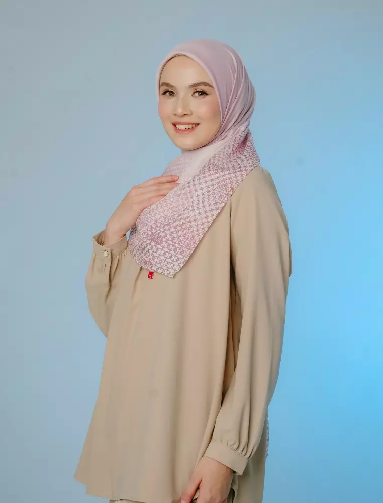 AUZORA Scarf Dusty Pink - Kerudung Hijab Segiempat Motif With Pouch Ziplock - Bahan Poly Fine - Ukuran 110x110