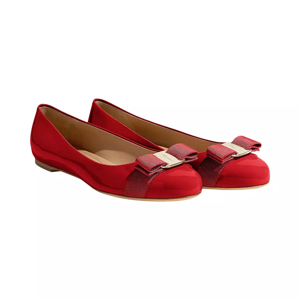 Harga flat shoes salvatore ferragamo original 2025
