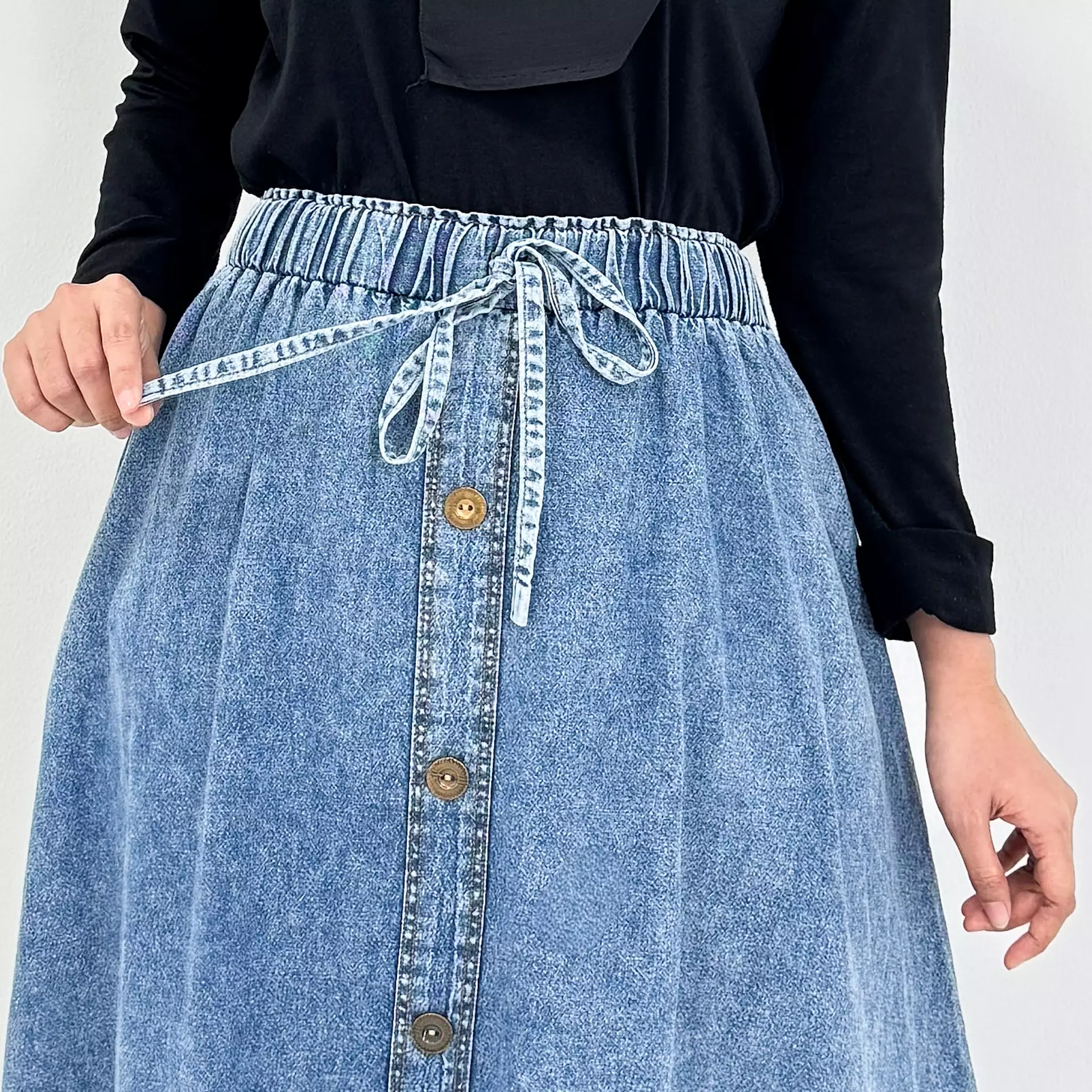 Niki Denim Flare Skirt SNOW BLUE Rok Panjang Wanita Panjang 102 cm