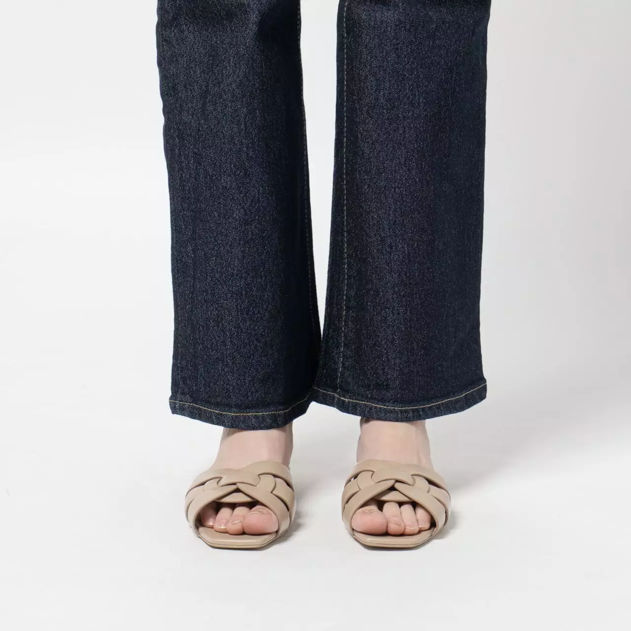 Tribute Smooth Leather Flat Sandal Dark Beige