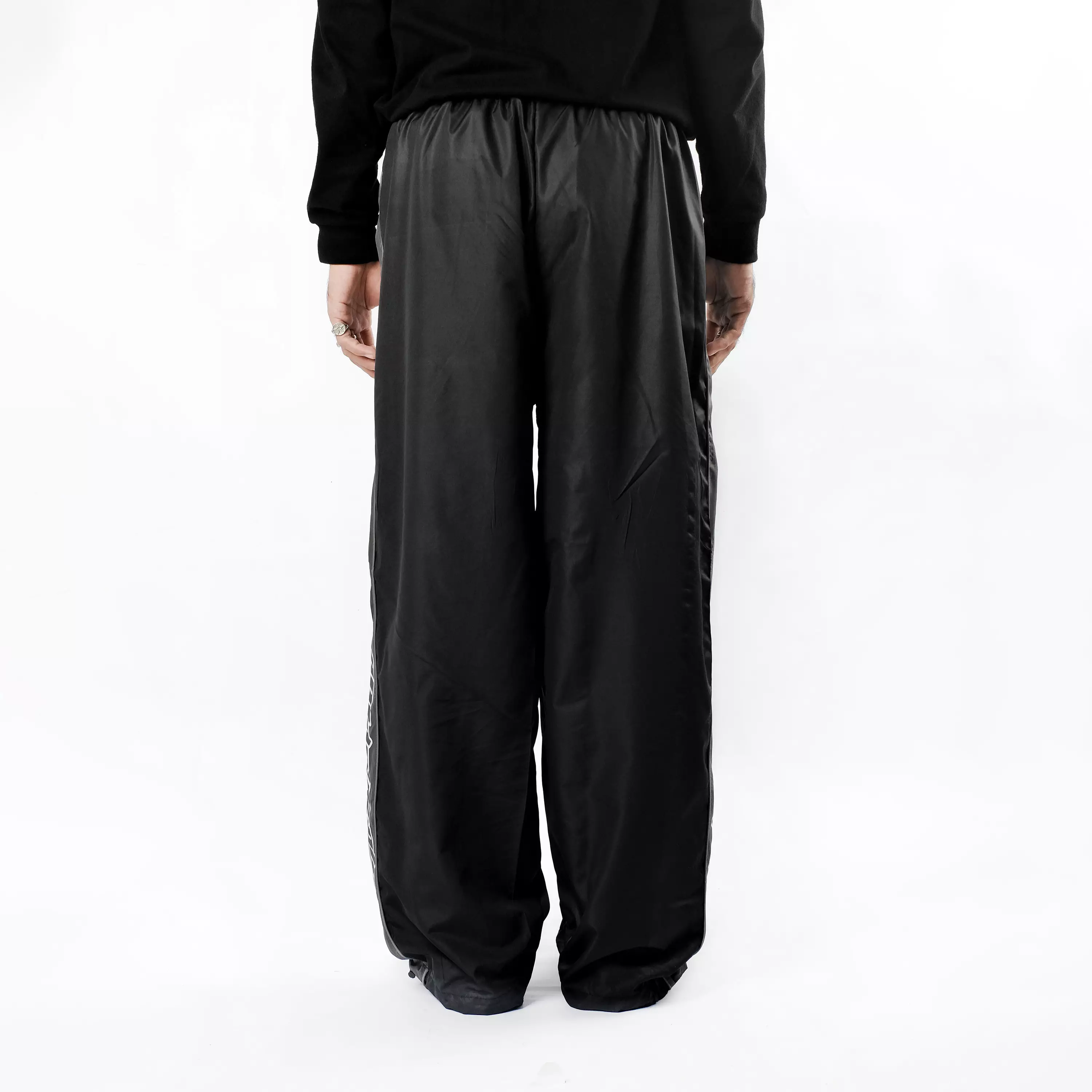 OOTDSUPPLY Trackpant Parachute Neocore Black Grey l Celana Panjang Parasut | Longpants Sporty Unisex | TRP-CLN-BGRY