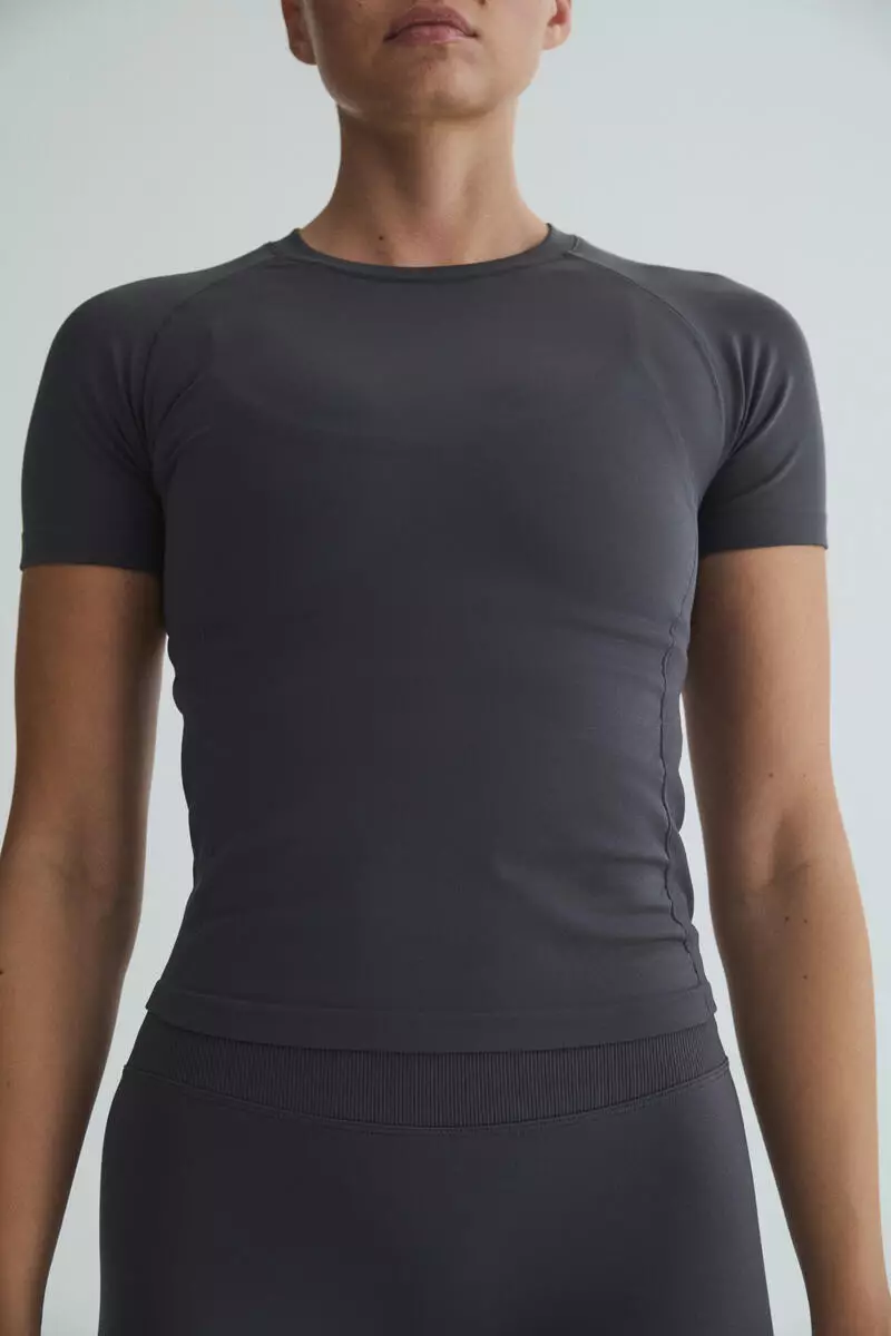Seamless Slim Fit Sports T-shirt with DryMove™