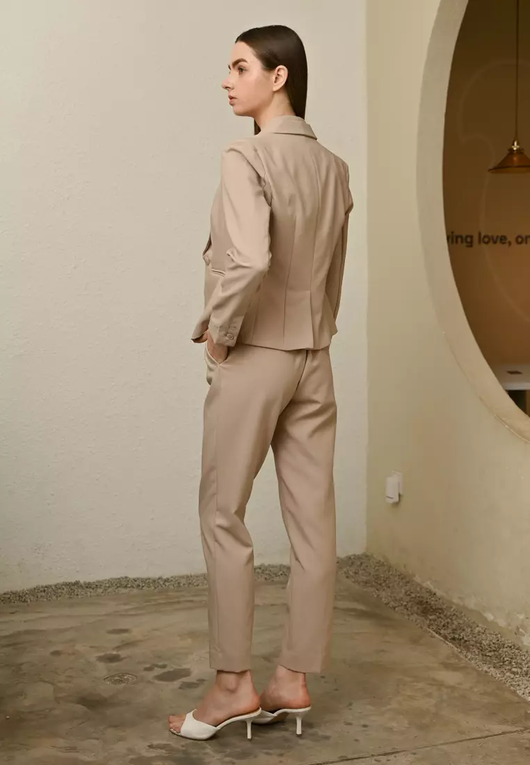 米色长袖西装外套