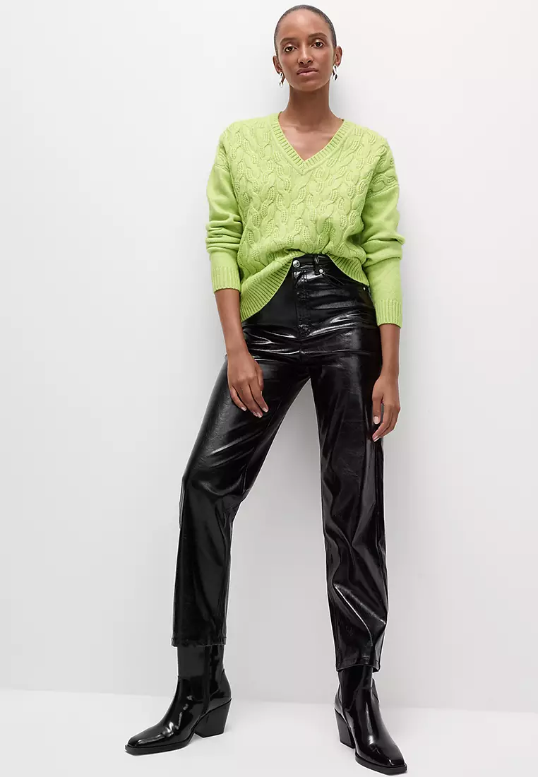 Cloud-yarn Cable Knit V-Neck Jumper