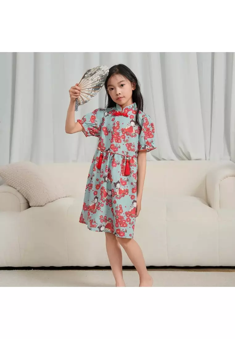 小女孩在紅梅花中跳舞嬰幼兒女童旗袍裝連衣裙0853