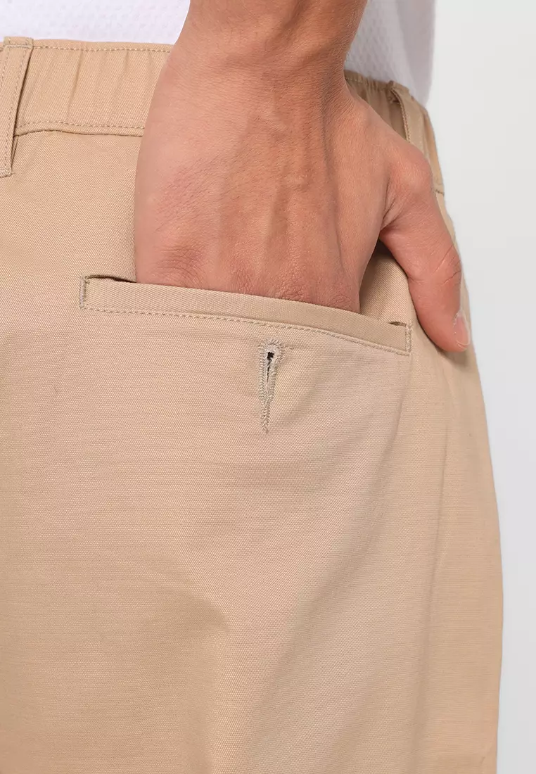 MANZONE- Celana Panjang Pria Relaxed Fit Deva 02 - Beige Warna Beige