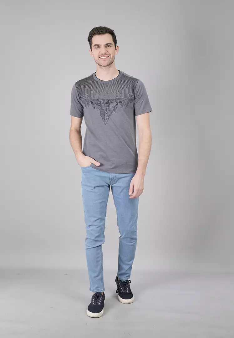 LGS - Kaos Casual Pria - Lengan Pendek - Motif Sablon - Warna Abu-Abu Muda - JTS.322.S3148F.01.C