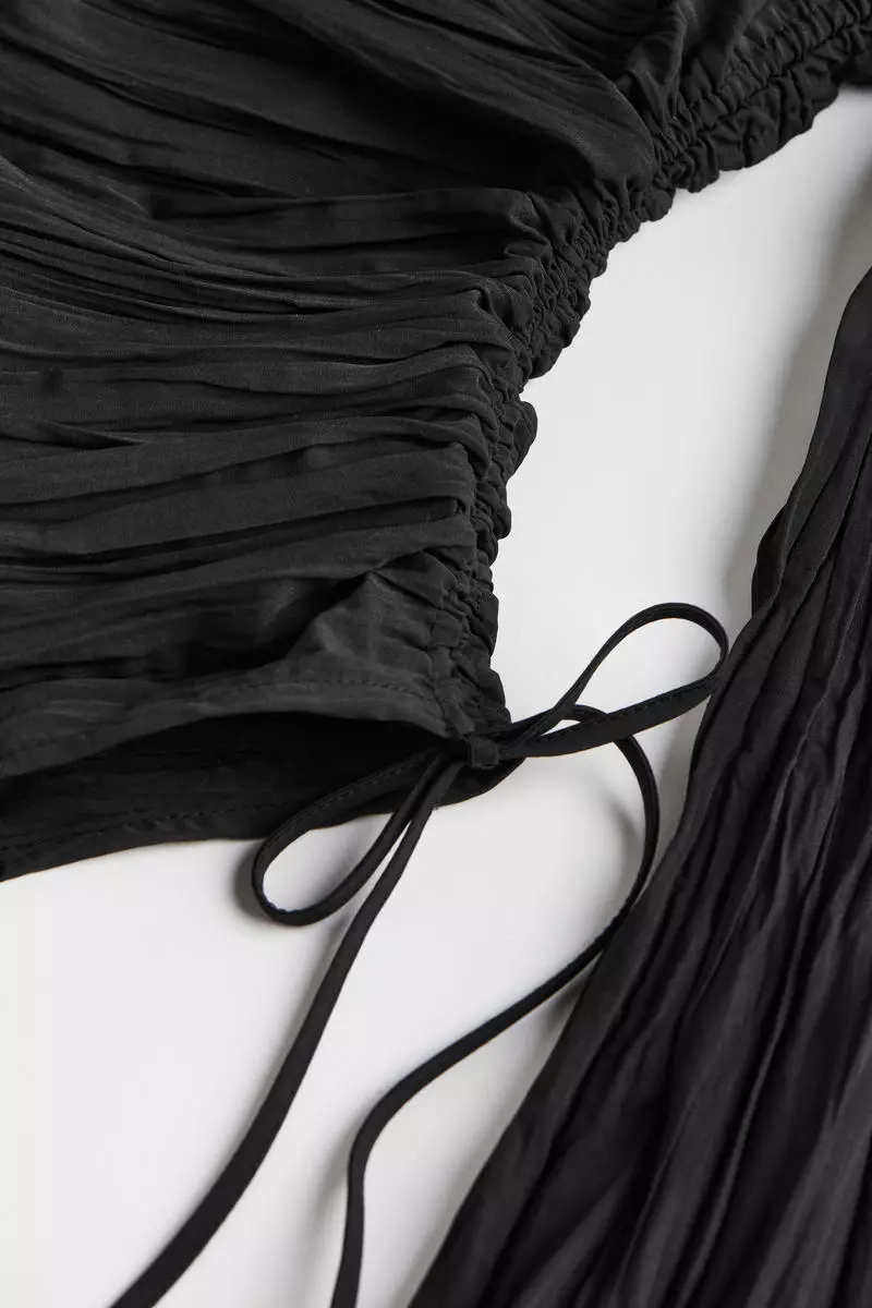 Voluminous dress