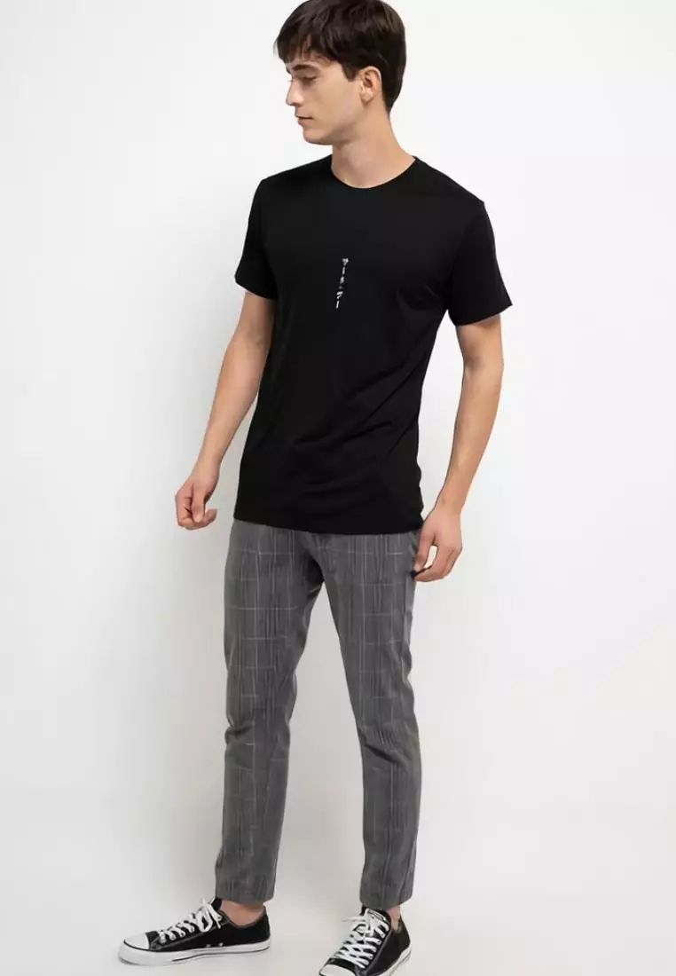 MTH85 Kaos Pria Simple Jepang Distro Katakana Straight Hitam