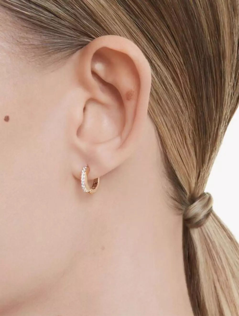 Anting-anting Online: Tren Gaya yang Selalu Berkilau