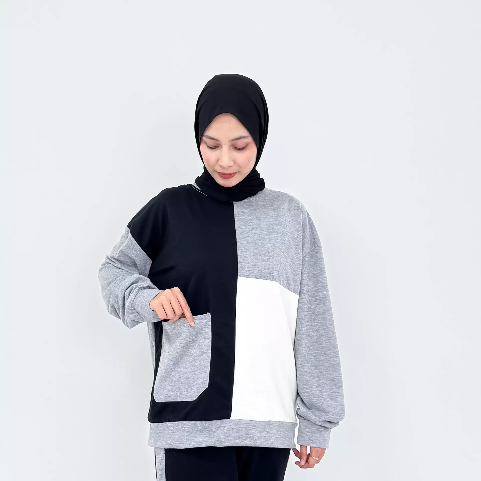 Set Sporty Sweatpants Gitara - Setelan Baju Olahraga Padel Wanita