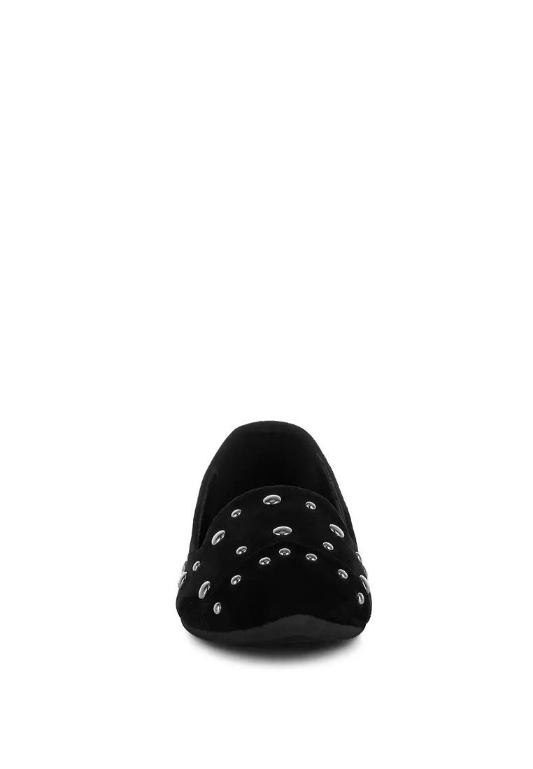 Sepatu Balet Berhias Stud dalam Warna Hitam