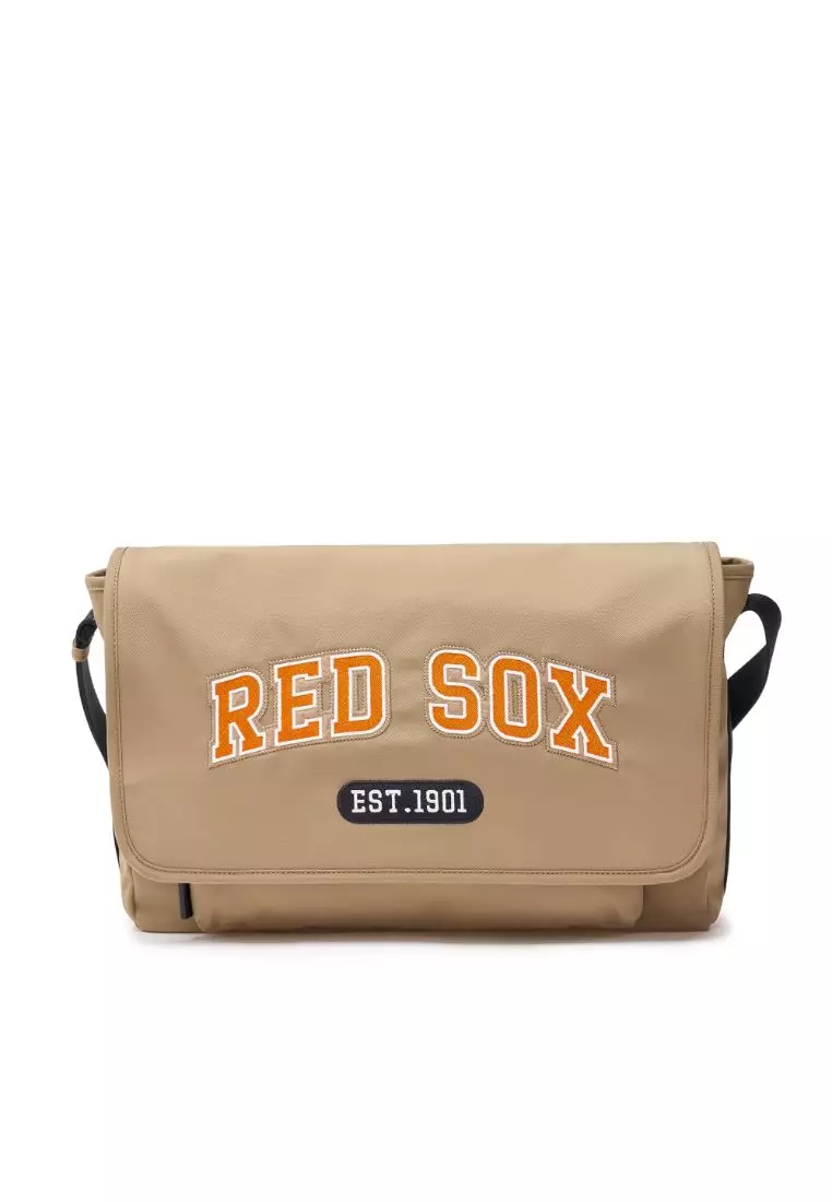 ★送料・関税込★MLB★Varsity nylon messenger bag★ MLB VARSITY NYLON MESSENGER BAG BOSTON RED SOX 2025 | Buy
