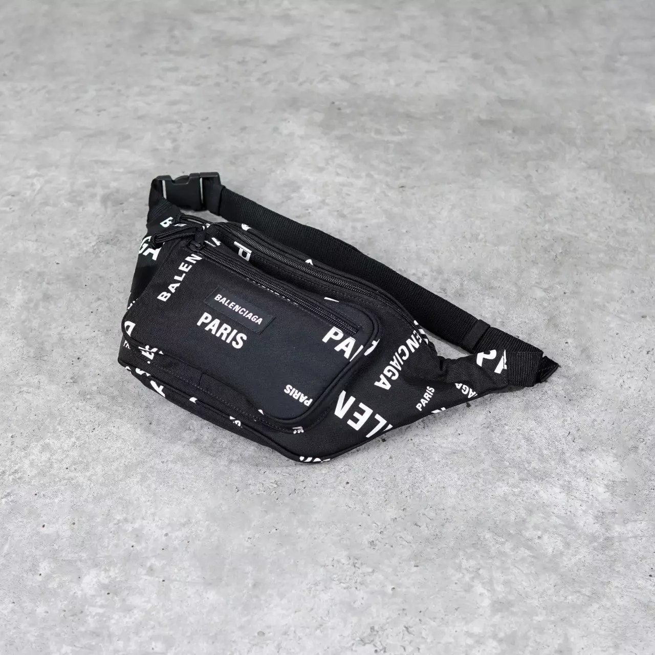 Tas BALENCIAGA ALL OVER TEXT WHITE BLACK WAIST BAG 100% ORIGINAL