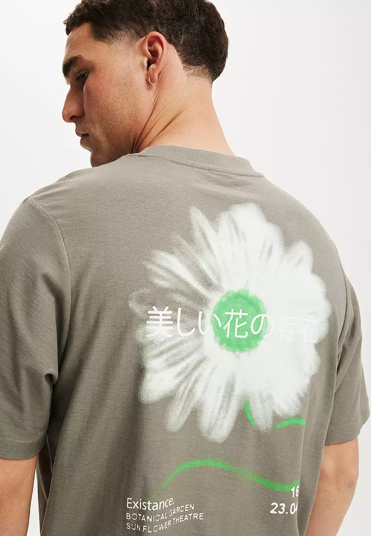 Cropped Fit Graphic T-Shirt