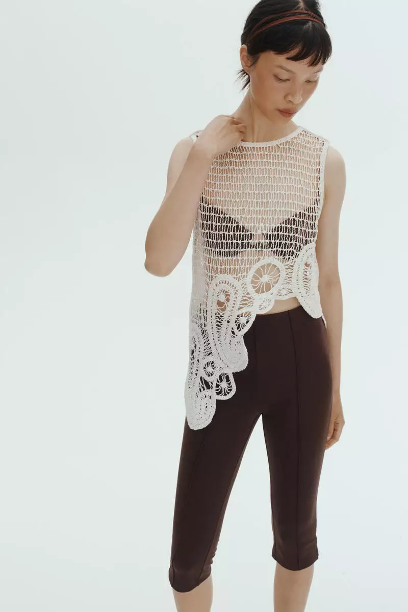 Crease-leg Capri leggings