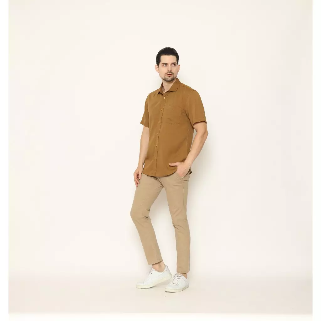 AMK Kemeja Pria Lengan Pendek SHS YIRUMA S/S Premiere Solid Coklat