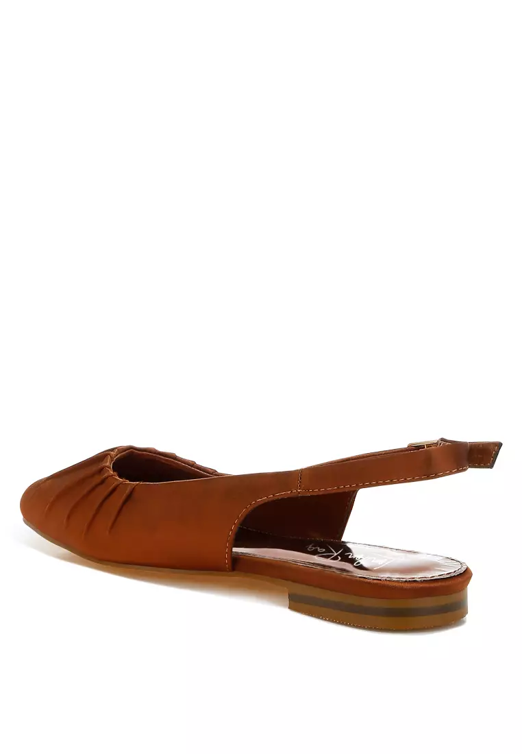 Sepatu Flat Ujung Persegi Satin Warna Cokelat