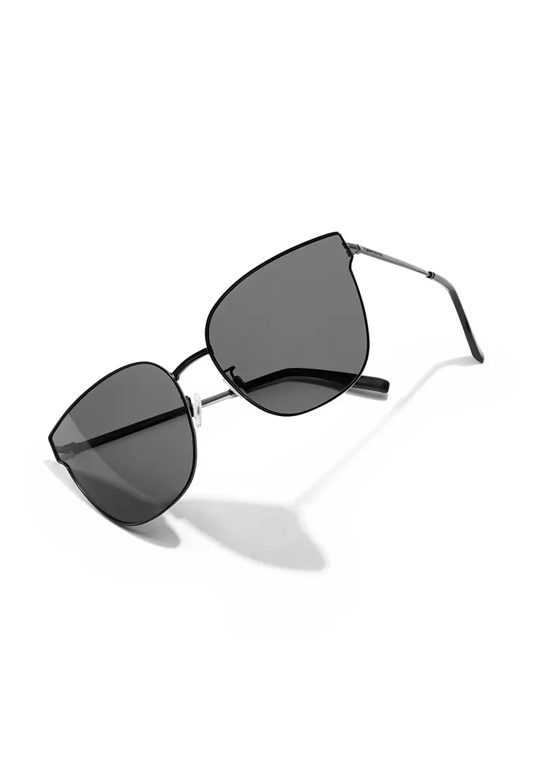 HAWKERS POLARIZED Black SHOWDOWN XL ASIAN FIT Sunglasses for Men and Women. Official Product Designed in Spain
