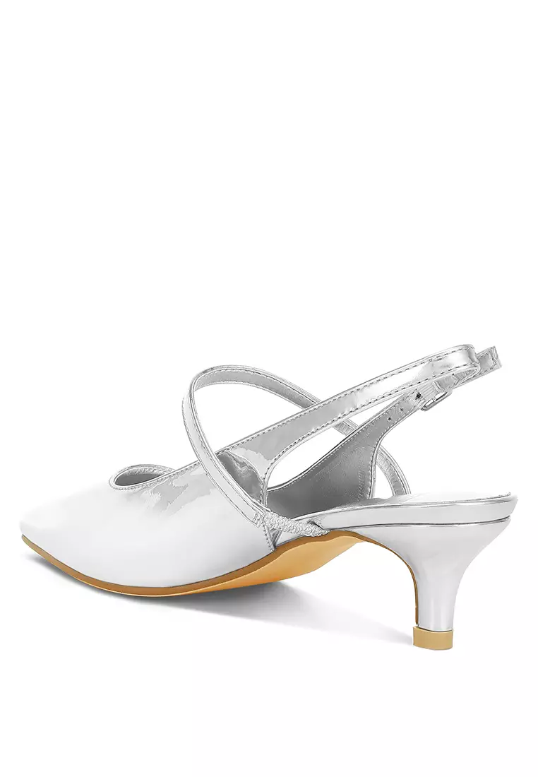 Sandal Slingback Hak Kucing dalam Warna Perak