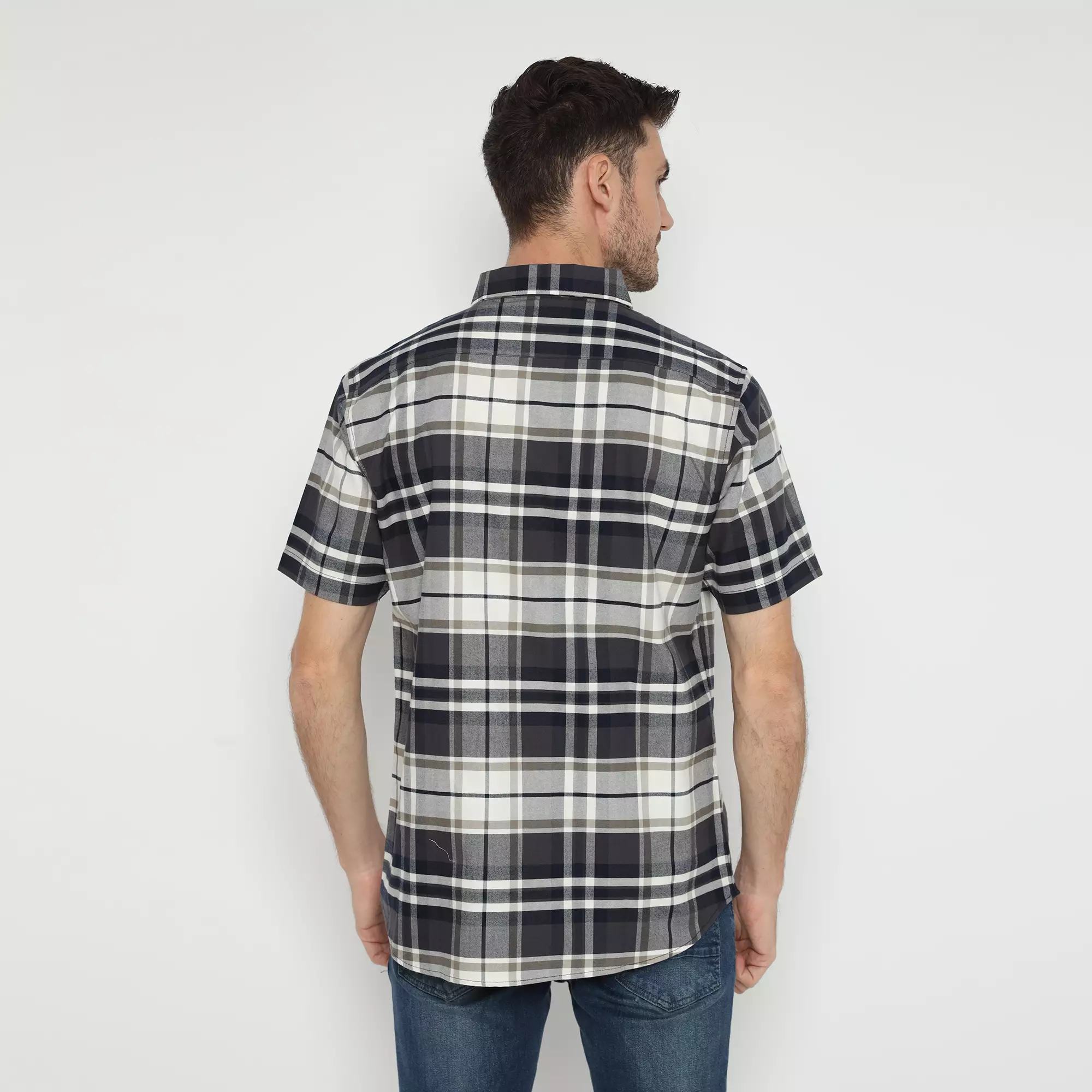 Platini Kemeja Kotak-Kotak Pria Lengan Pendek Dark Grey 71001