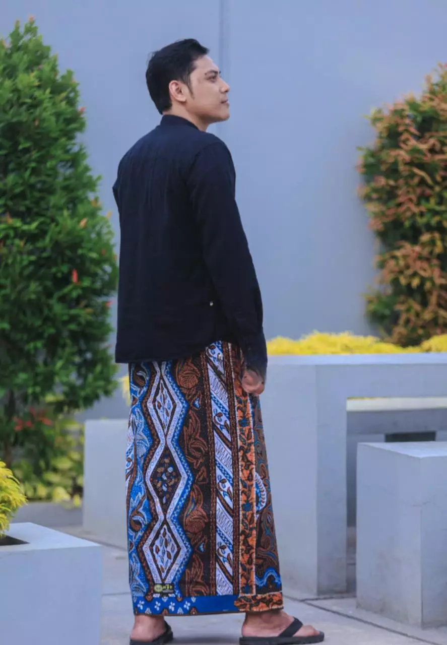 Sarung Batik Kipas Jagad Navy Premium MR