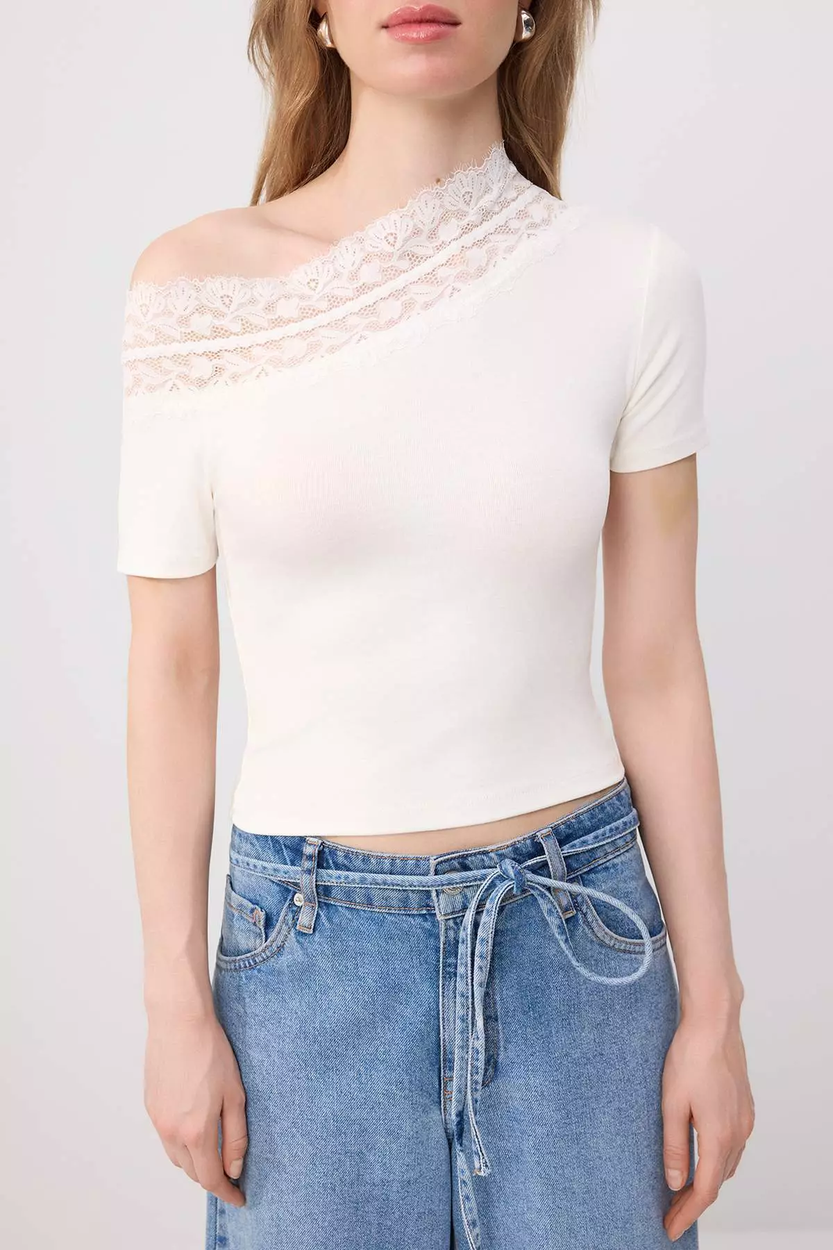 Ecru Fitted/Cut-To-Fit Carmen Collar Lace Detailed Crop/Short Soft Knitted Blouse Twoss26Bz00784