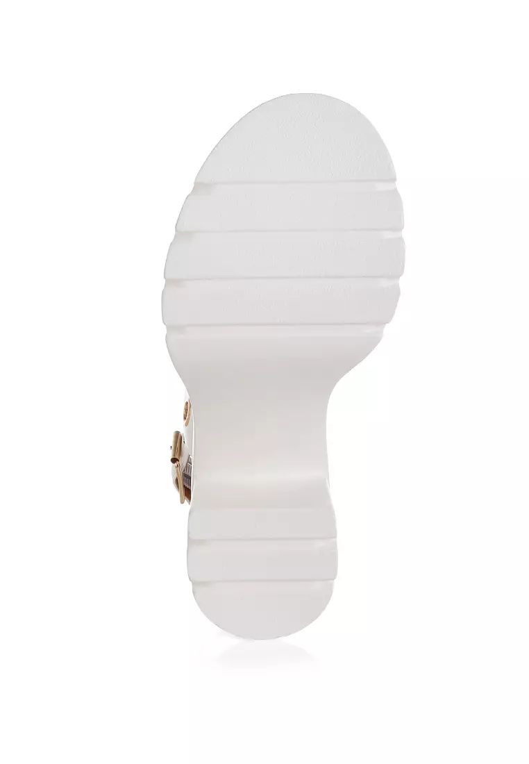 Sandal Platform Bertumit Detail Lubang Tali Warna Coklat Muda