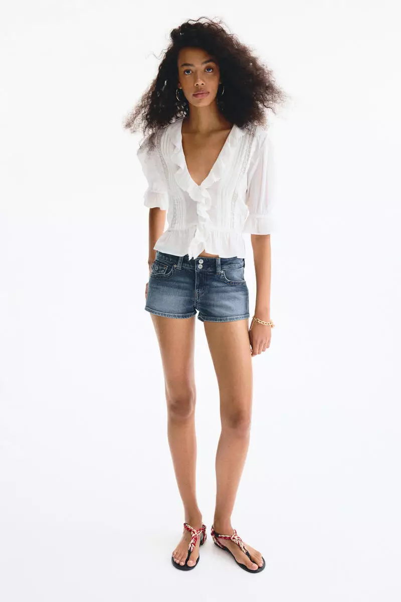 Low-waisted mini denim shorts