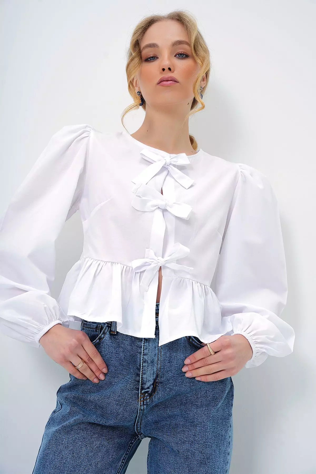 Women's White Crew Neck Bow Tie Princess Sleeve Poplin Blouse