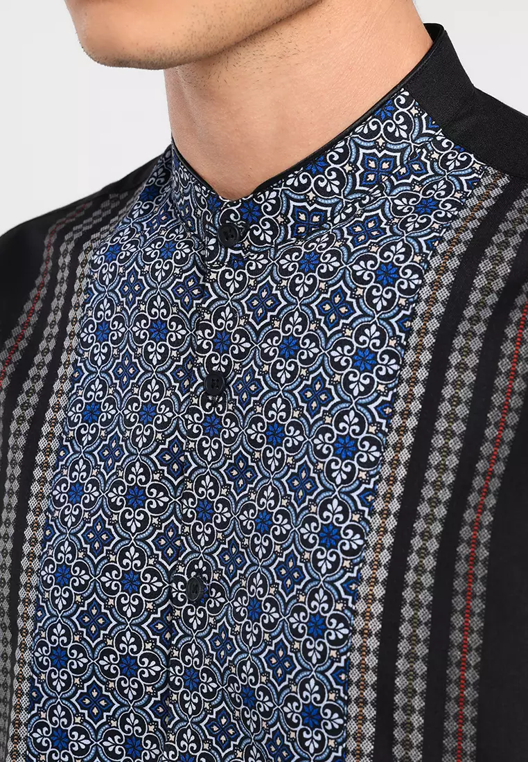 MANZONE X Adipati Dolken - Kemeja Koko Lengan Panjang Pria Khobar Comfort Fit - Black Warna Black