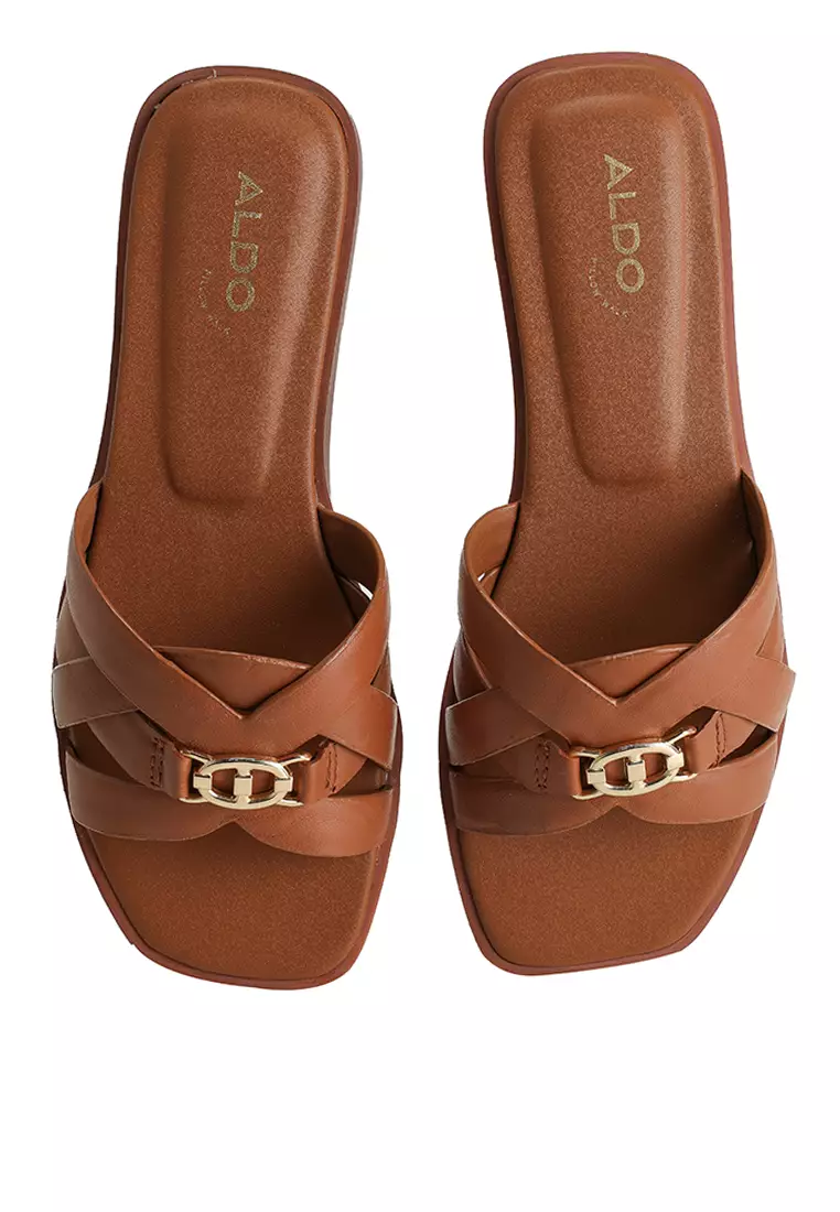 Jennaleriel-In Sandals