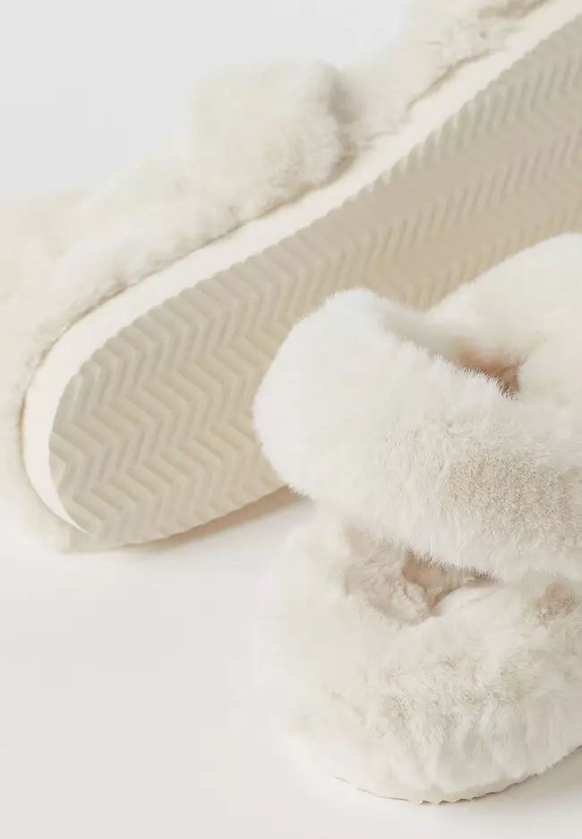 dommer skøjte asiatisk Buy H&M Faux Fur Sandals 2023 Online | ZALORA Philippines
