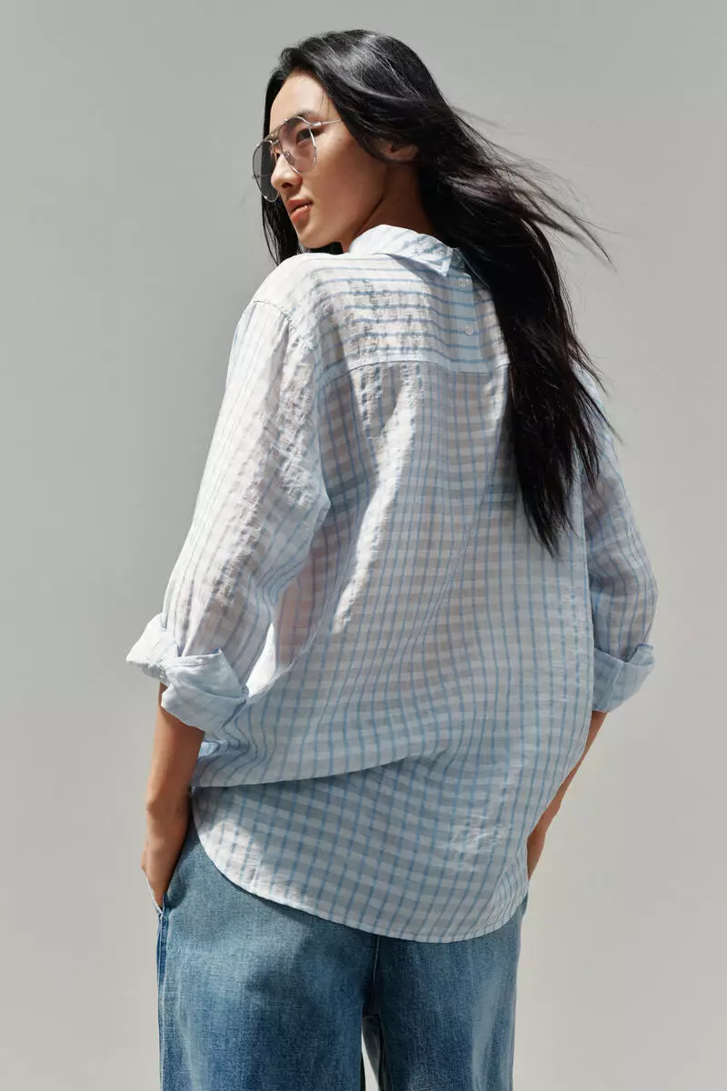 Reverse-collar popover shirt